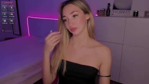 Snapshot of _secretdesire chatting on November 2025 08:20:01 PM Kat online show from November 2025 08:20:01 PM