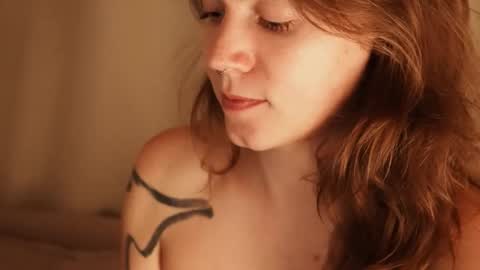 Snapshot of _sensualia_ chatting on September 2025 07:39:02 PM Lia online show from September 2025 07:39:02 PM