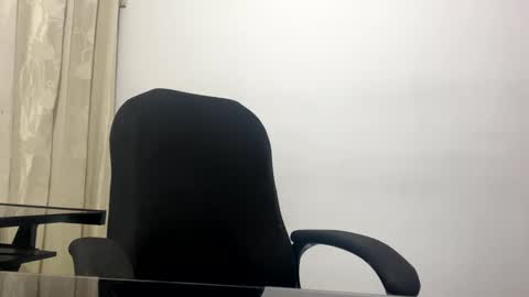 Juan Pablo-independent model online show from February 2025 11:34:02 PM