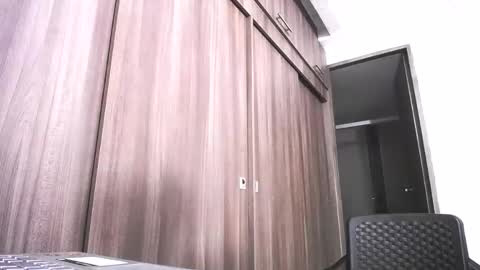 Juan Pablo-independent model online show from April 2026 03:02:01 AM