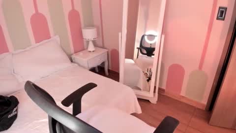 Sharlot online show from October 2025 01:56:02 PM