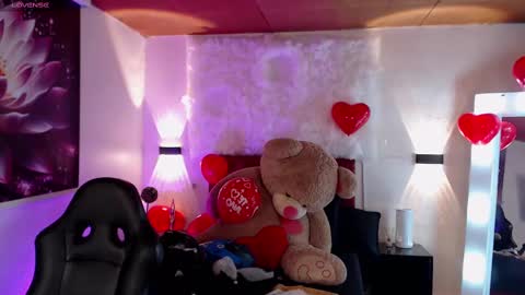 Snapshot of _sharlotte777 chatting on February 2025 07:19:02 PM _sharlotte777 online show from February 2025 07:19:02 PM