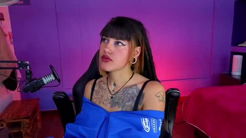 _sharlotte777 online show from October 2025 03:23:02 PM