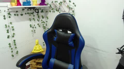 _sharlotte777 online show from May 2026 04:55:02 PM