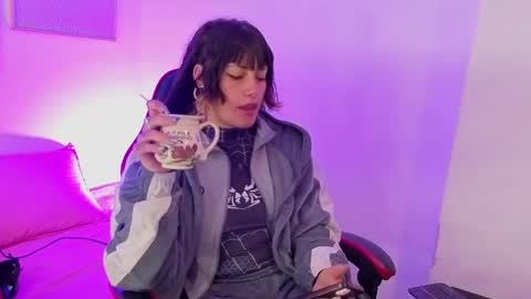 _sharlotte777 online show from May 2026 01:06:01 PM
