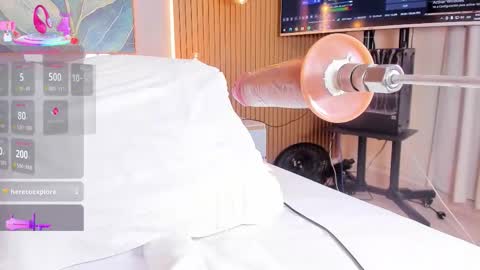 _sharlottt_ online show from September 2025 02:53:02 PM