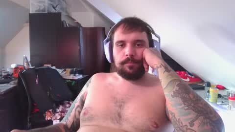 _smiley_bear27 online show from September 2025 07:02:01 AM