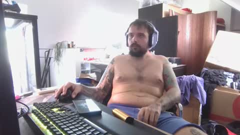 _smiley_bear27 online show from December 2025 12:16:01 AM