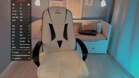 Snapshot of _sofi_spark chatting on December 2024 10:13:01 AM Sofi Follow me online show from December 2024 10:13:01 AM