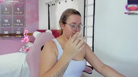 Snapshot of _sophia_sweet20 chatting on November 2025 07:24:01 PM online show from November 2025 07:24:01 PM