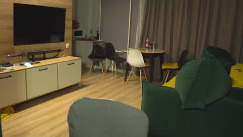 OLIVERpvt is open online show from January 2025 01:03:01 PM