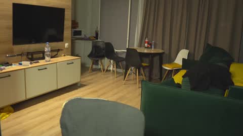 OLIVERpvt is open online show from January 2025 03:08:02 AM