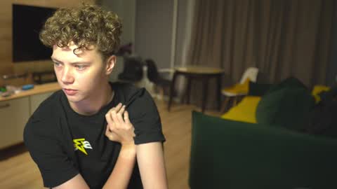 OLIVERpvt is open online show from January 2025 03:07:02 AM