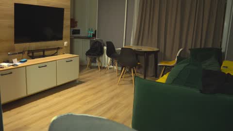 OLIVERpvt is open online show from January 2025 01:06:02 PM