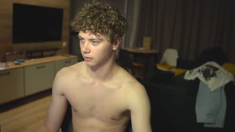 OLIVERpvt is open online show from January 2025 01:14:01 PM