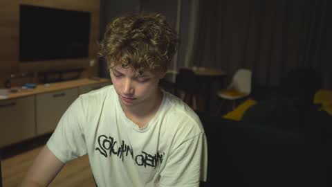 OLIVERpvt is open online show from January 2025 01:15:01 PM