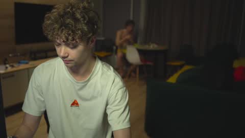 OLIVERpvt is open online show from February 2025 03:00:02 AM