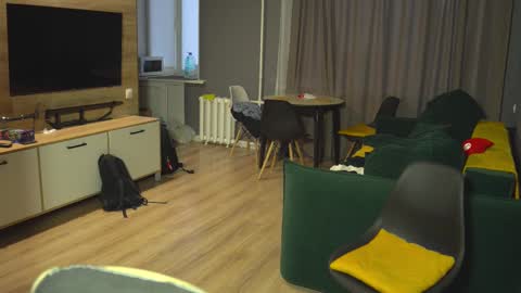 OLIVERpvt is open online show from February 2025 04:01:01 AM