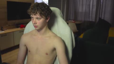 OLIVERpvt is open online show from March 2025 01:06:02 PM