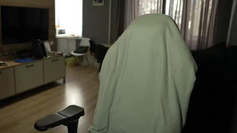OLIVERpvt is open online show from May 2026 01:05:02 PM
