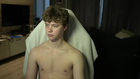 OLIVERpvt is open online show from May 2026 04:04:02 PM