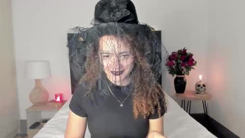 Sussi online show from October 2025 02:41:01 PM