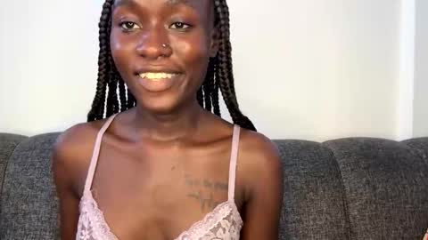 Snapshot of _sweejewel chatting on October 2025 10:33:02 AM _sweejewel online show from October 2025 10:33:02 AM