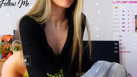 Snapshot of _sweetcams_ chatting on December 2024 06:56:02 AM Dasha online show from December 2024 06:56:02 AM