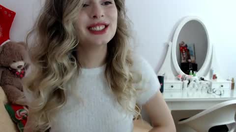 Snapshot of _sweettreat chatting on December 2024 01:51:02 AM _sweettreat online show from December 2024 01:51:02 AM