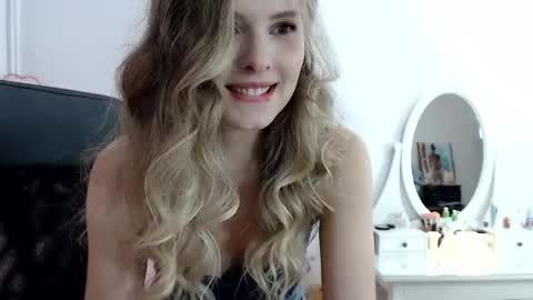 Snapshot of _sweettreat chatting on March 2025 10:59:01 PM _sweettreat online show from March 2025 10:59:01 PM