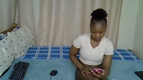 Snapshot of _sweetums chatting on September 2025 10:48:02 PM Rosy Steph online show from September 2025 10:48:02 PM