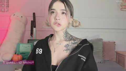 Snapshot of _tammarra_ chatting on October 2025 10:32:02 PM _tammarra_ online show from October 2025 10:32:02 PM