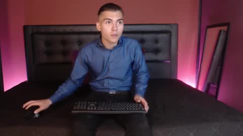 Snapshot of _tattoo_couple chatting on February 2025 01:21:02 PM online show from February 2025 01:21:02 PM
