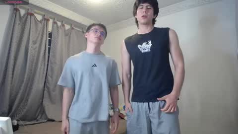 Scot y Patrick online show from April 2026 11:24:01 PM