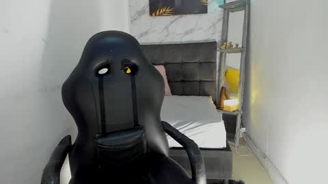 Snapshot of _tinny_hot chatting on May 2026 12:13:01 PM tinny online show from May 2026 12:13:01 PM