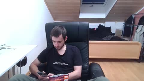 Snapshot of _v_l_a_d_ chatting on October 2025 12:25:02 AM Vlad online show from October 2025 12:25:02 AM