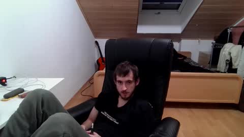 Snapshot of _v_l_a_d_ chatting on November 2025 07:58:01 PM Vlad online show from November 2025 07:58:01 PM