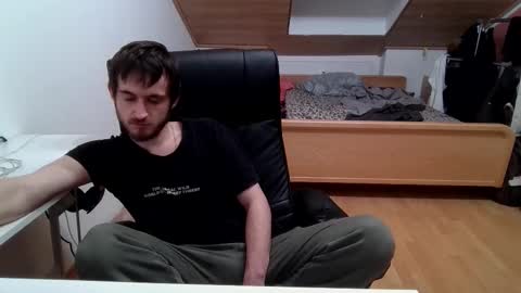 Snapshot of _v_l_a_d_ chatting on December 2025 06:24:02 PM Vlad online show from December 2025 06:24:02 PM