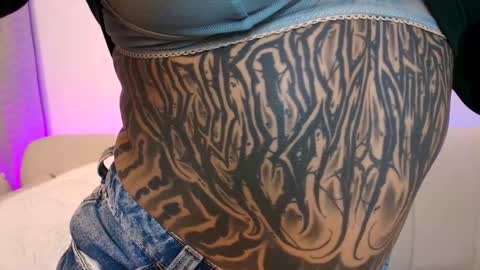 Snapshot of _velka_ chatting on November 2025 04:03:01 AM _velka_ online show from November 2025 04:03:01 AM