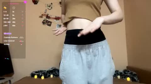 Snapshot of _velvetvibe_ chatting on December 2025 04:13:01 PM Mia online show from December 2025 04:13:01 PM