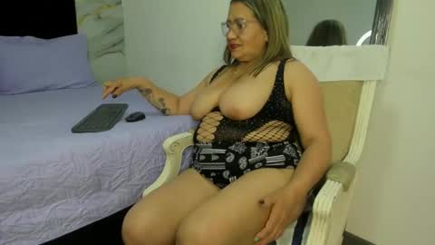 _vickysweet online show from October 2025 09:48:02 PM