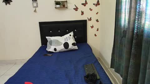 Snapshot of _victoriia_971 chatting on February 2025 12:17:02 PM _victoriia_971 online show from February 2025 12:17:02 PM