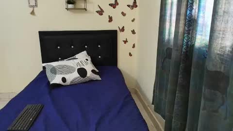 Snapshot of _victoriia_971 chatting on February 2025 12:26:02 PM _victoriia_971 online show from February 2025 12:26:02 PM