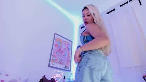 Snapshot of _viioletweekend_ chatting on February 2025 09:16:02 PM online show from February 2025 09:16:02 PM