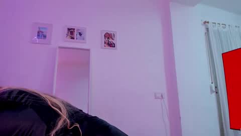 Snapshot of _viioletweekend_ chatting on December 2025 07:21:02 PM online show from December 2025 07:21:02 PM