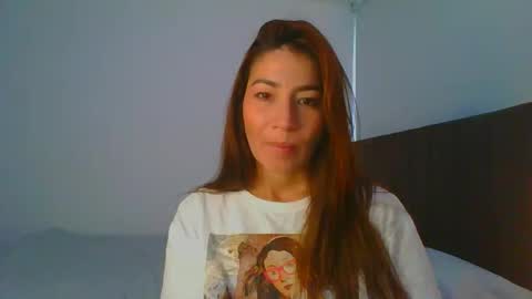 Snapshot of _violeta_white_ chatting on January 2025 10:15:01 PM Violeta online show from January 2025 10:15:01 PM