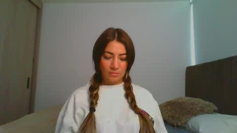 Snapshot of _violeta_white_ chatting on January 2025 08:48:02 PM Violeta online show from January 2025 08:48:02 PM