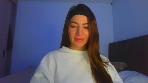 Snapshot of _violeta_white_ chatting on January 2025 02:08:01 AM Violeta online show from January 2025 02:08:01 AM