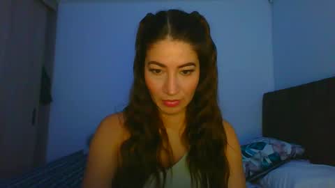 Snapshot of _violeta_white_ chatting on January 2025 01:50:01 AM Violeta online show from January 2025 01:50:01 AM