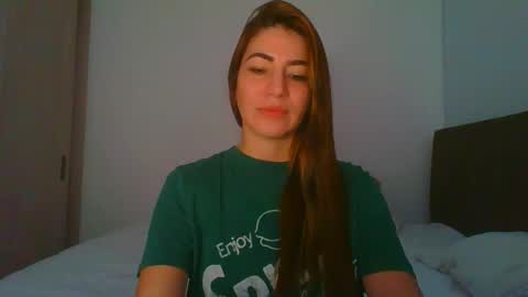 Snapshot of _violeta_white_ chatting on February 2025 12:41:01 AM Violeta online show from February 2025 12:41:01 AM